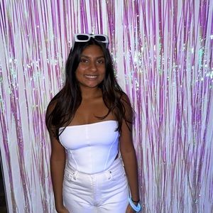 Meet your Posher, Maya